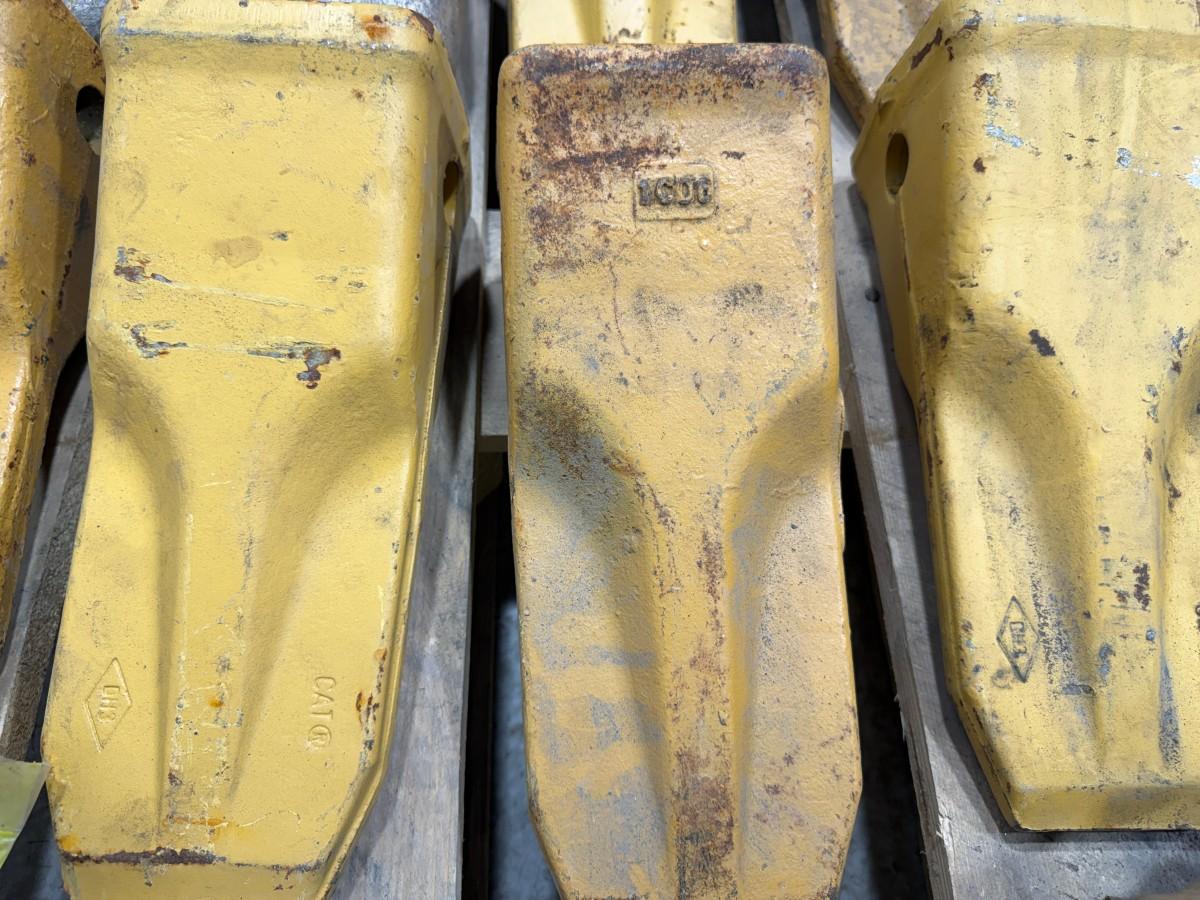 CAT tannholdere og gravetenner til gravemaskin