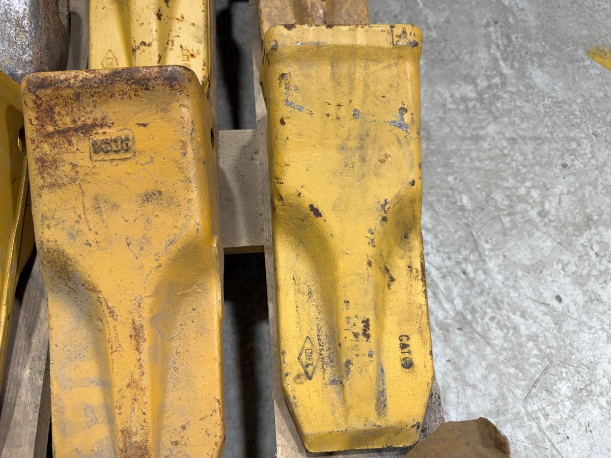 CAT tannholdere og gravetenner til gravemaskin