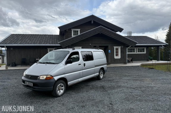 2004 Toyota Hiace, 5 seter kombi 4WD, 405000km Eu godkjent mai 2026
