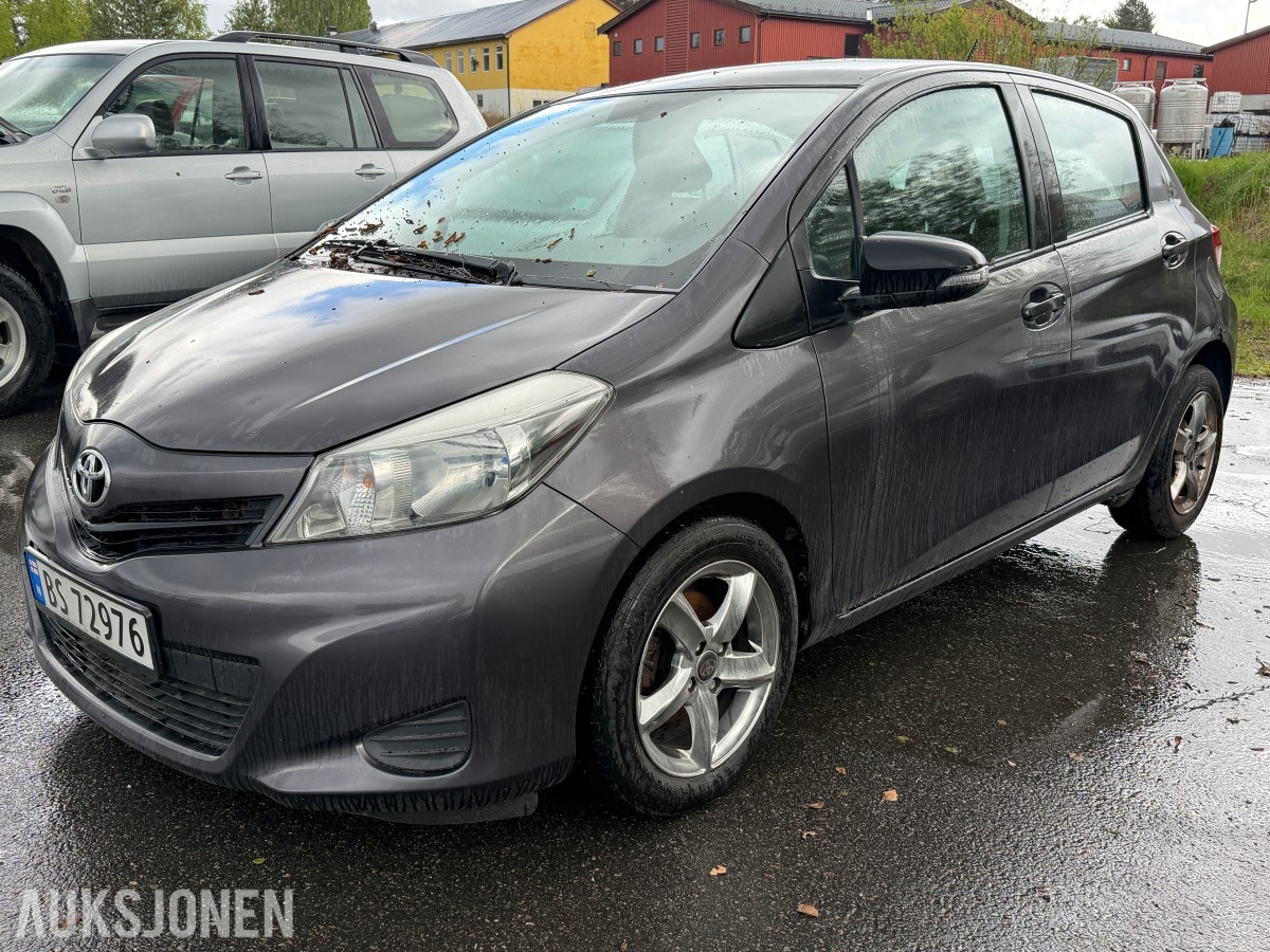 2011 Toyota Yaris 1.0-69 / kun 2 eiere