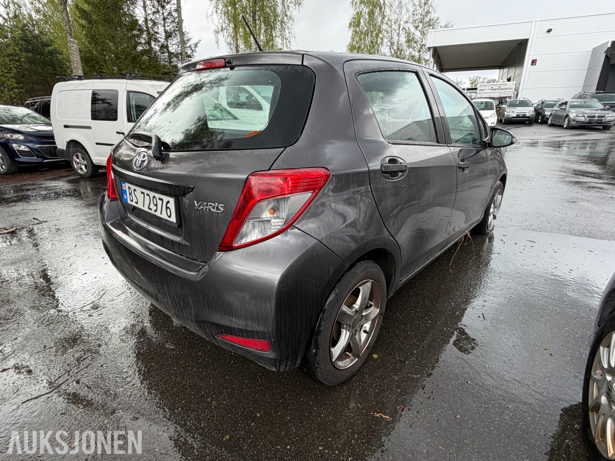 2011 Toyota Yaris 1.0-69 / kun 2 eiere
