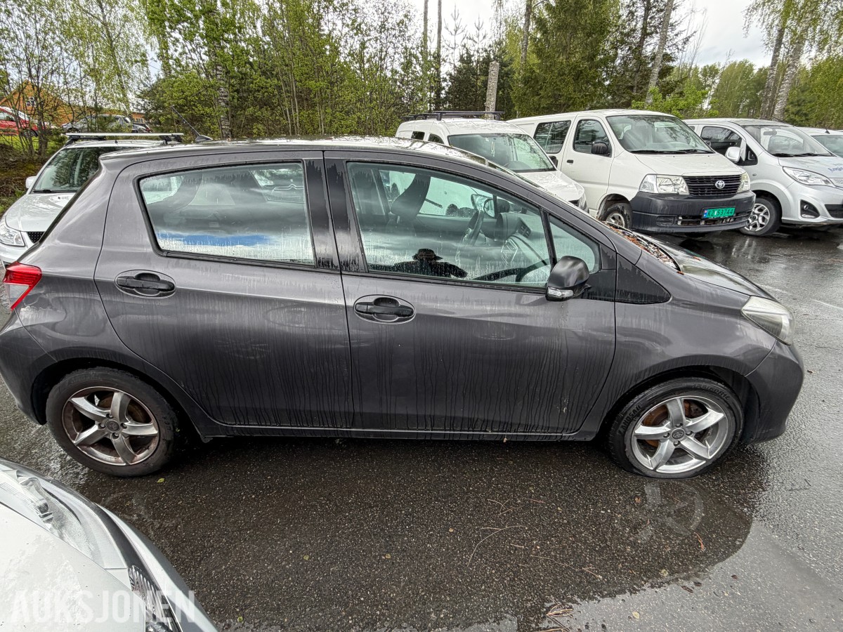 2011 Toyota Yaris 1.0-69 / kun 2 eiere