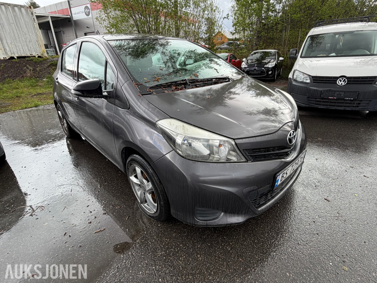 2011 Toyota Yaris 1.0-69 / kun 2 eiere