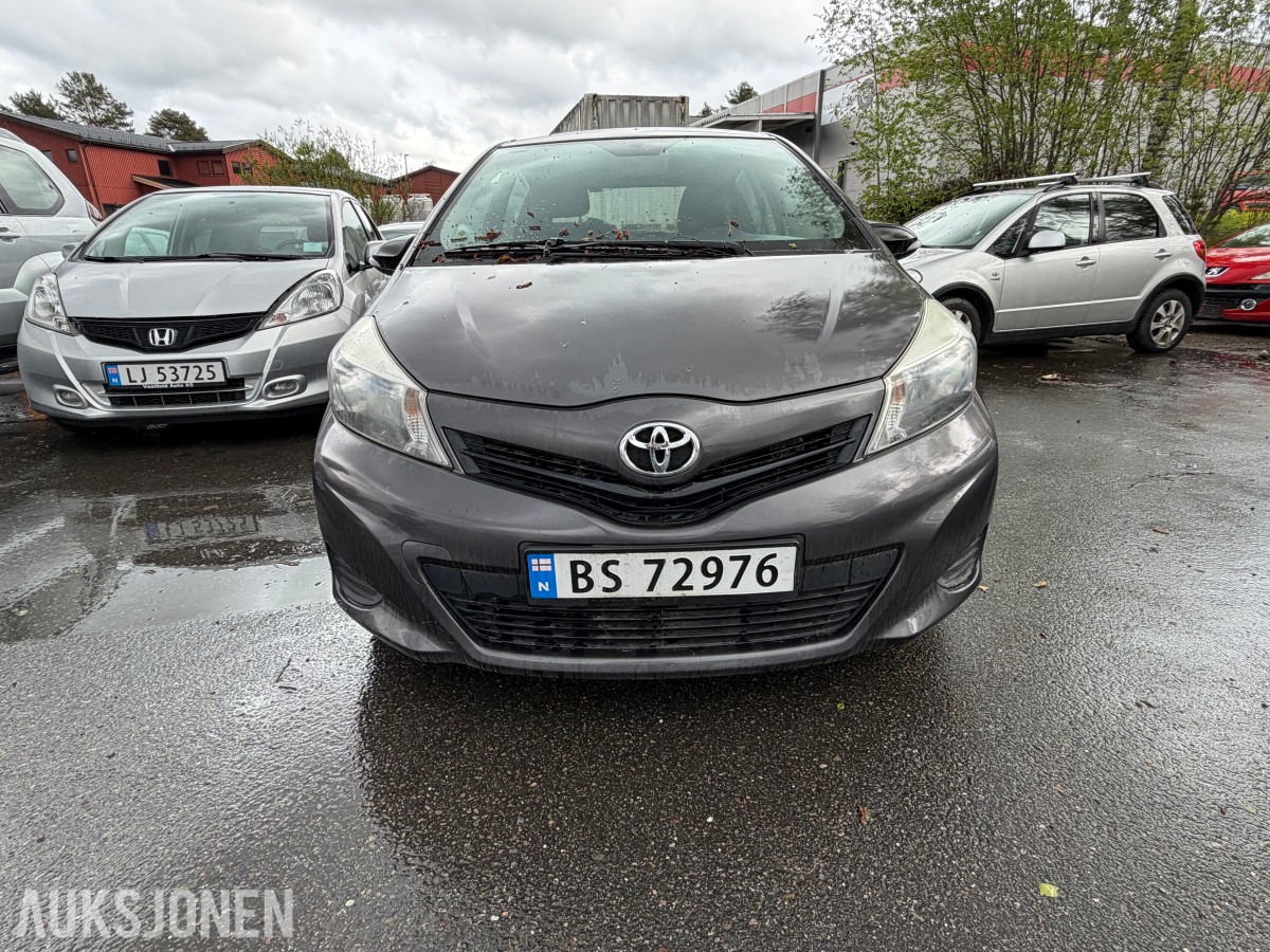 2011 Toyota Yaris 1.0-69 / kun 2 eiere