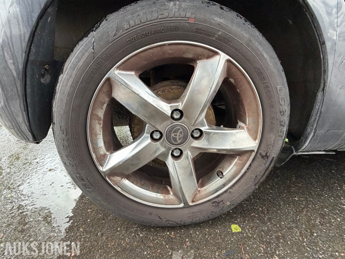 2011 Toyota Yaris 1.0-69 / kun 2 eiere