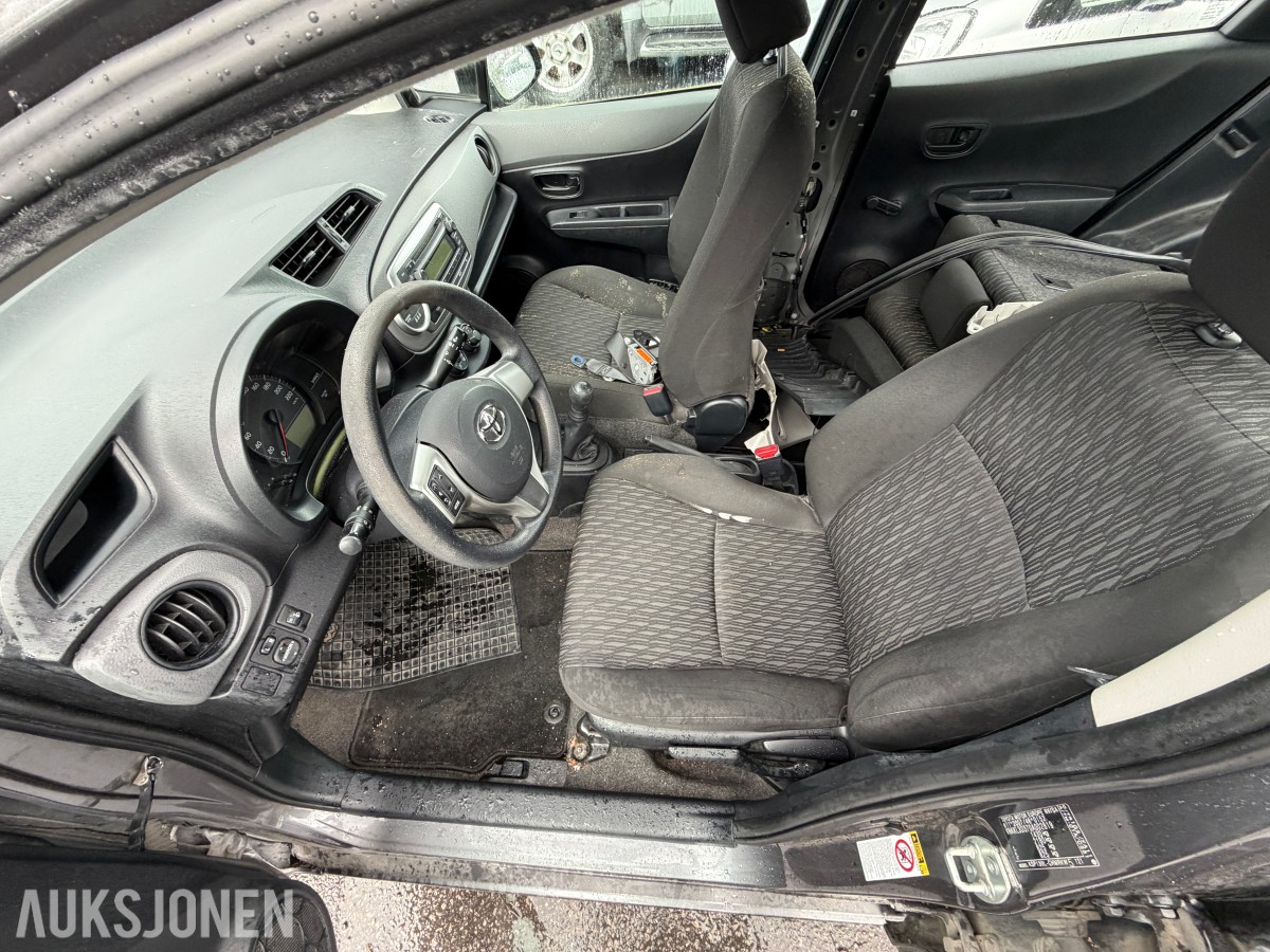 2011 Toyota Yaris 1.0-69 / kun 2 eiere