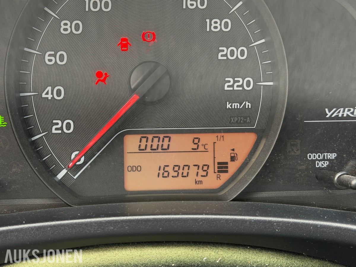 2011 Toyota Yaris 1.0-69 / kun 2 eiere