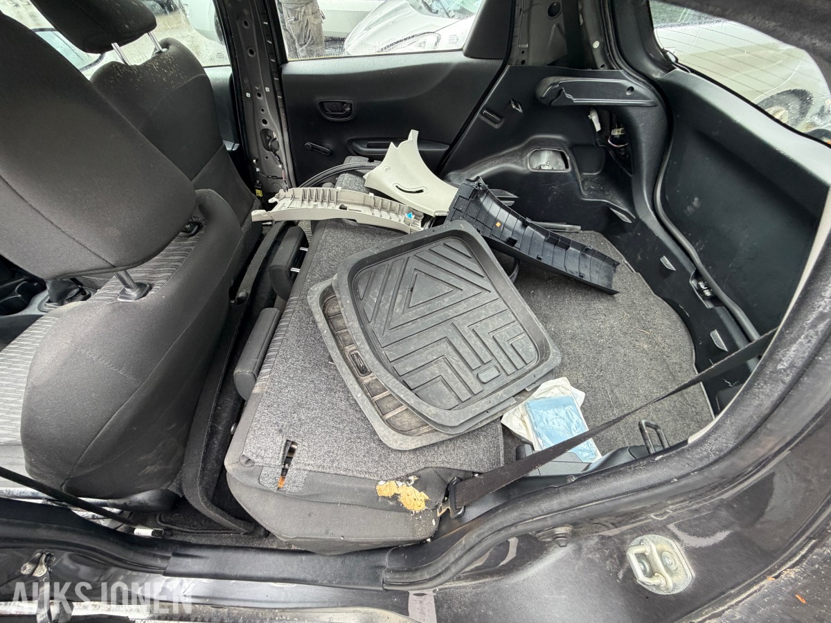 2011 Toyota Yaris 1.0-69 / kun 2 eiere