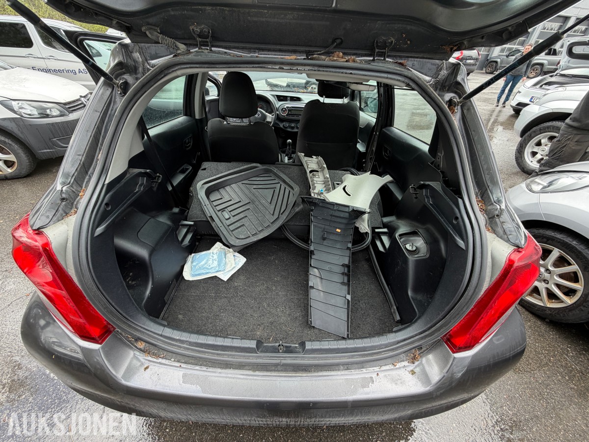 2011 Toyota Yaris 1.0-69 / kun 2 eiere