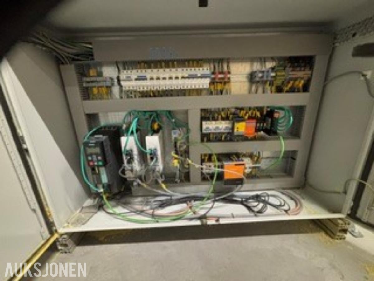 2021 Automasjonslinje Linje med robot og full styring