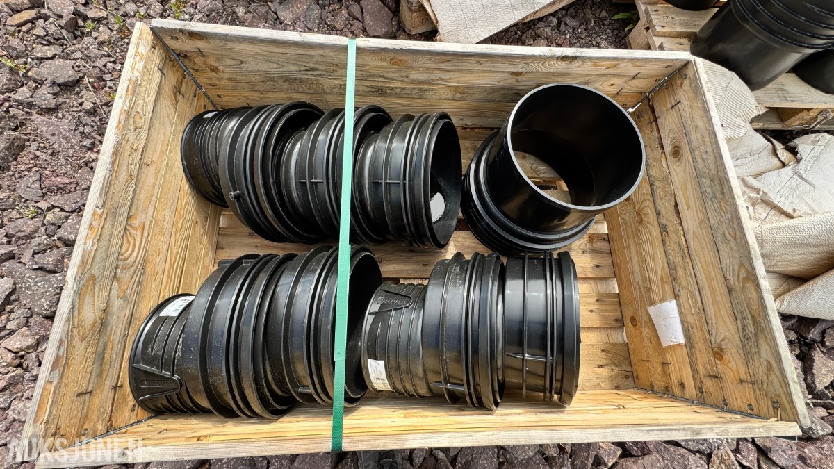 31 paller med diverse VA-plastdeler selges samlet