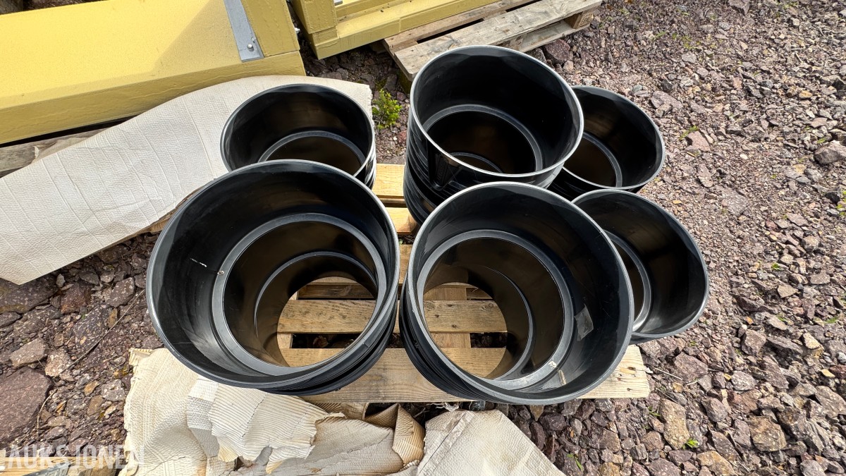 31 paller med diverse VA-plastdeler selges samlet