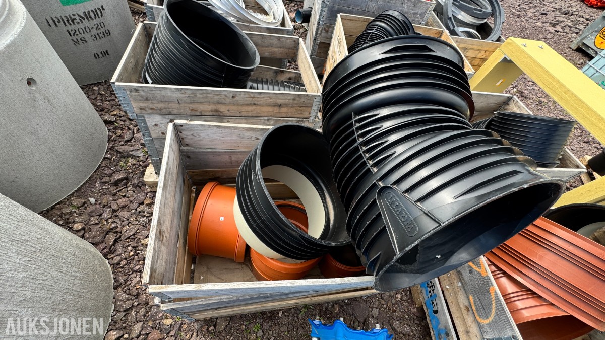 31 paller med diverse VA-plastdeler selges samlet