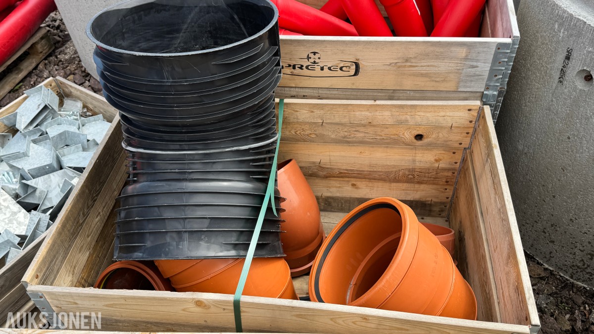 31 paller med diverse VA-plastdeler selges samlet