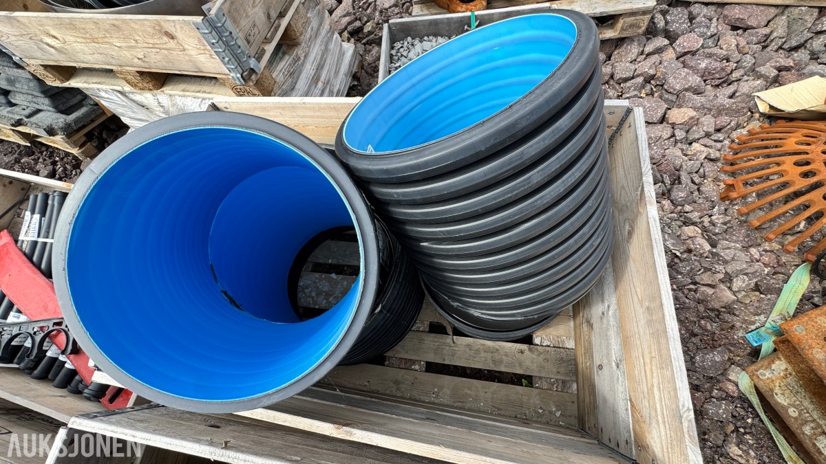 31 paller med diverse VA-plastdeler selges samlet