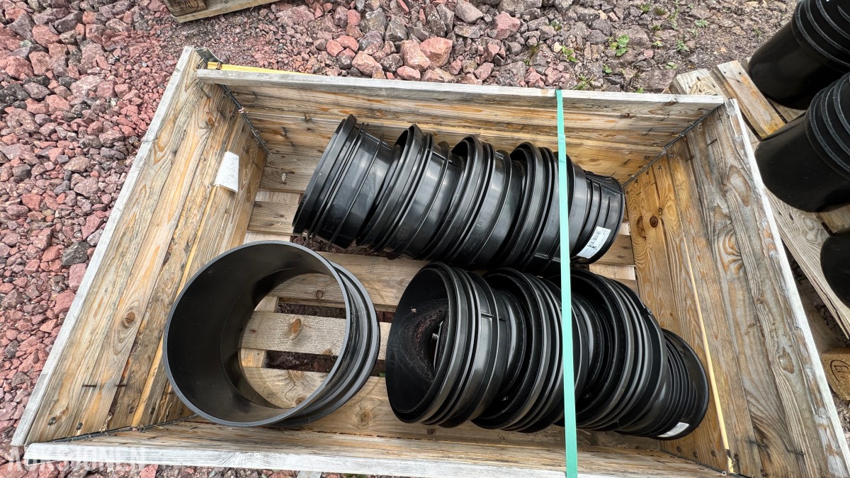 31 paller med diverse VA-plastdeler selges samlet