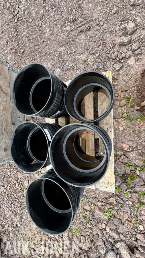 31 paller med diverse VA-plastdeler selges samlet