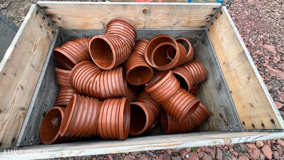 31 paller med diverse VA-plastdeler selges samlet