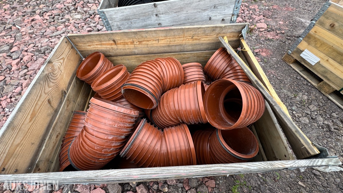 31 paller med diverse VA-plastdeler selges samlet