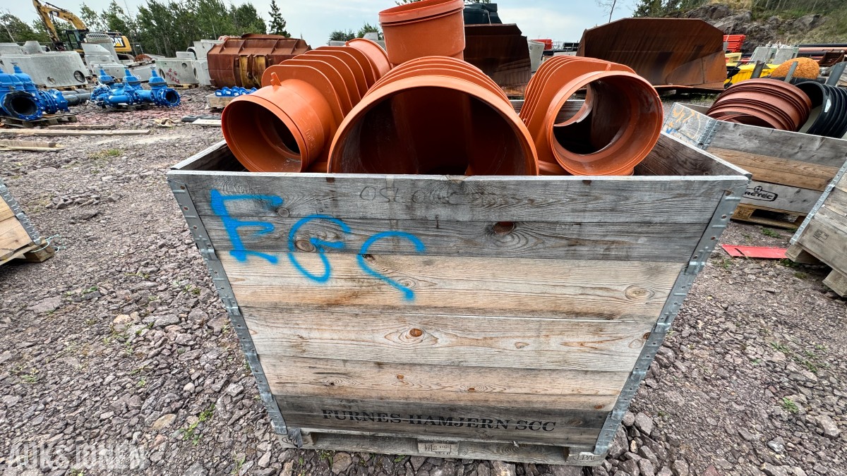 31 paller med diverse VA-plastdeler selges samlet