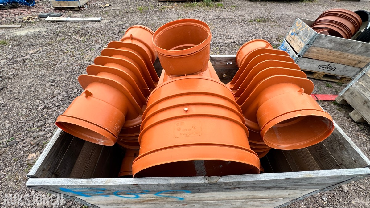 31 paller med diverse VA-plastdeler selges samlet