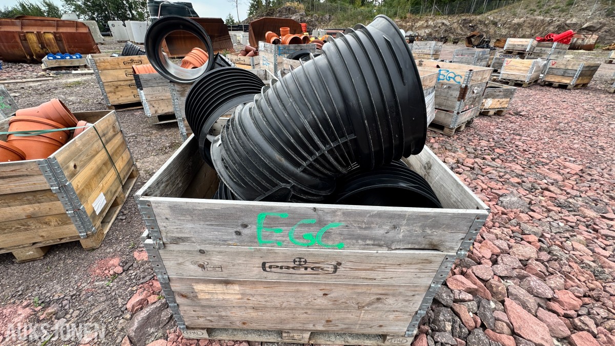 31 paller med diverse VA-plastdeler selges samlet