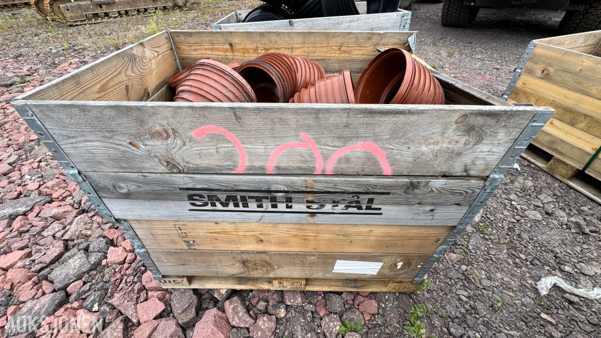 31 paller med diverse VA-plastdeler selges samlet