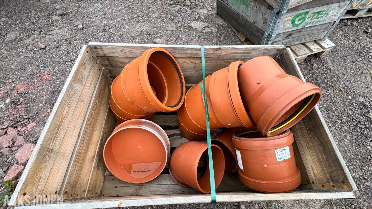 31 paller med diverse VA-plastdeler selges samlet
