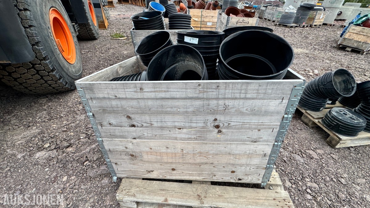 31 paller med diverse VA-plastdeler selges samlet