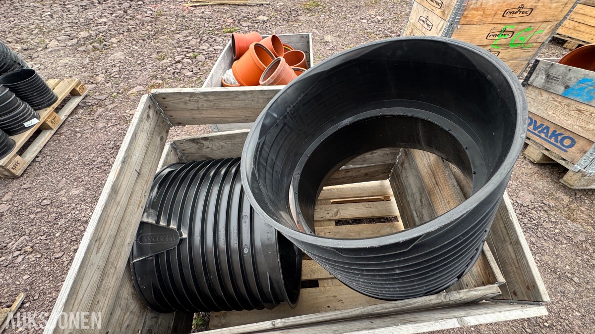 31 paller med diverse VA-plastdeler selges samlet