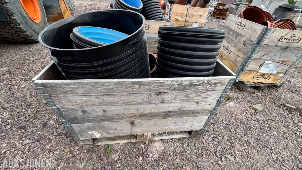 31 paller med diverse VA-plastdeler selges samlet