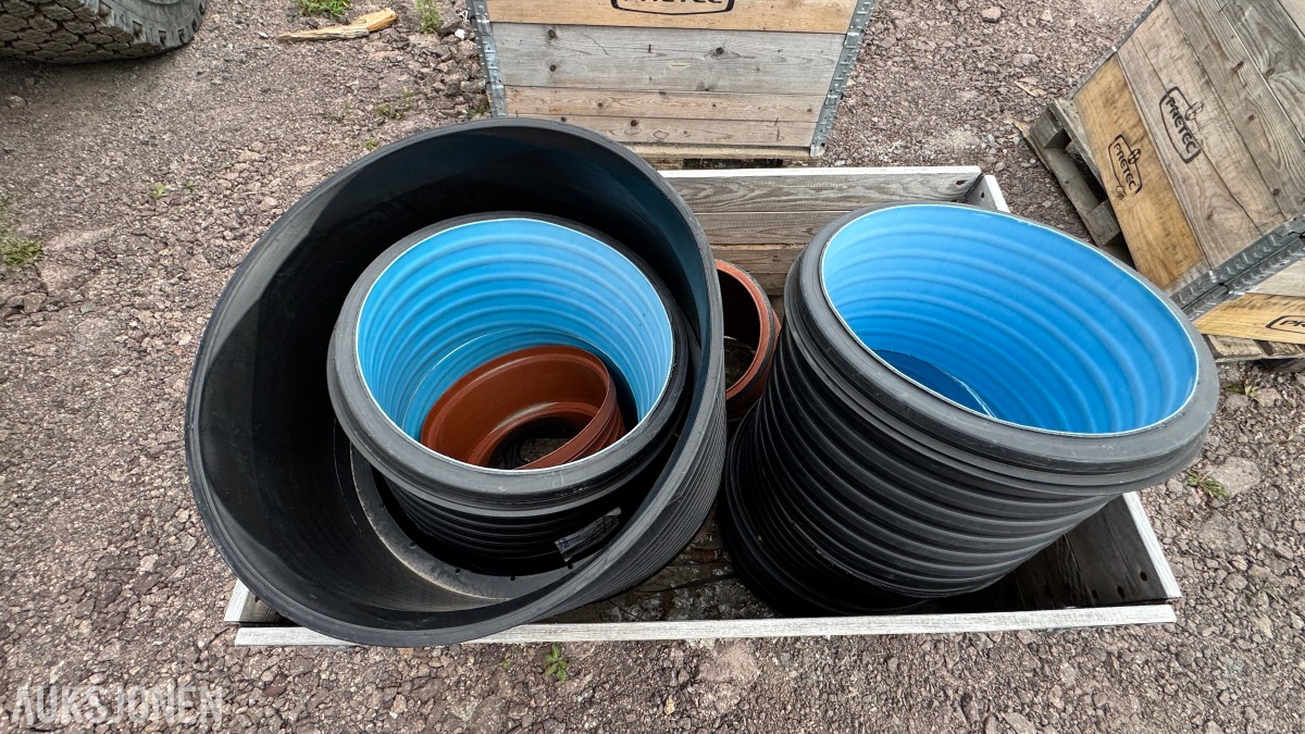 31 paller med diverse VA-plastdeler selges samlet