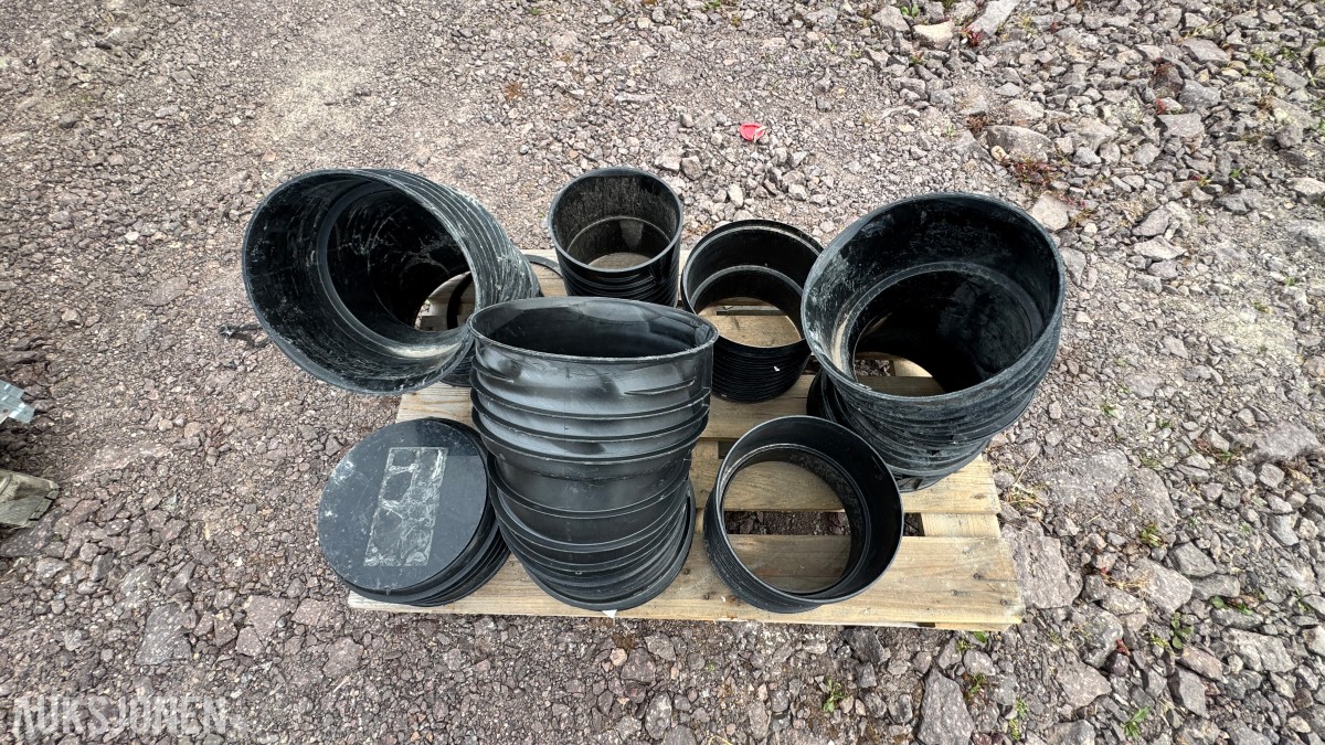 31 paller med diverse VA-plastdeler selges samlet