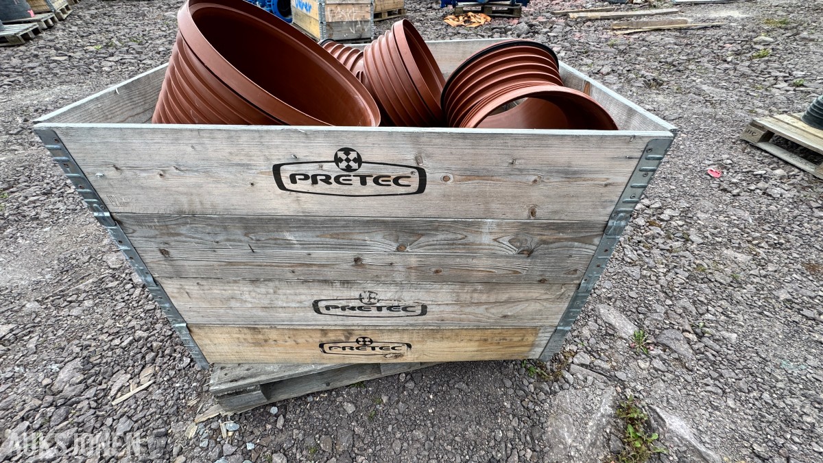31 paller med diverse VA-plastdeler selges samlet