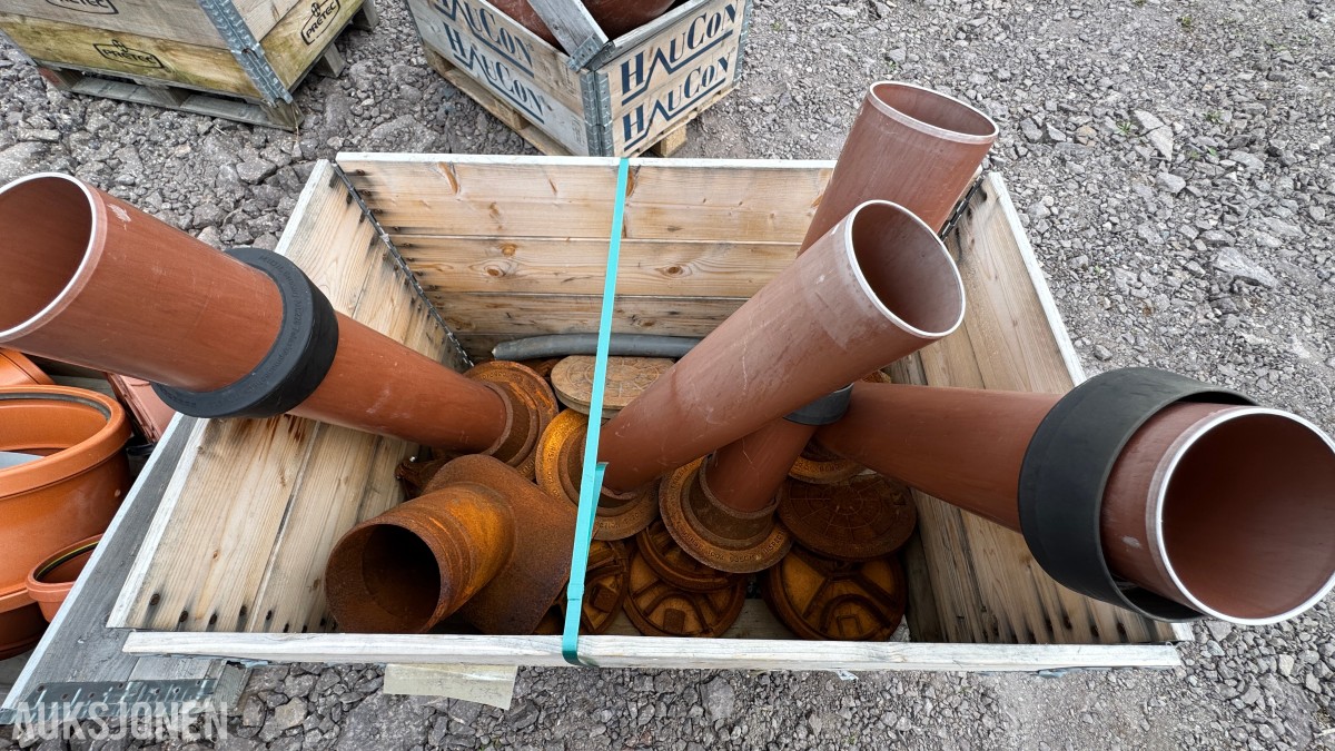 31 paller med diverse VA-plastdeler selges samlet