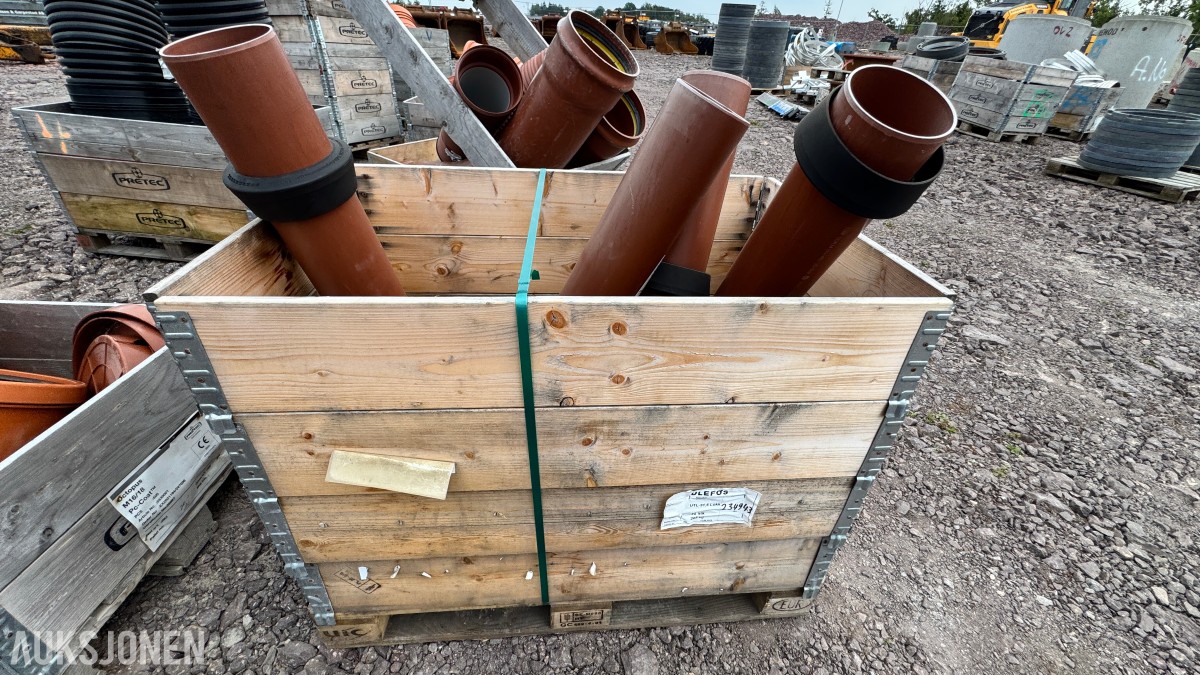 31 paller med diverse VA-plastdeler selges samlet