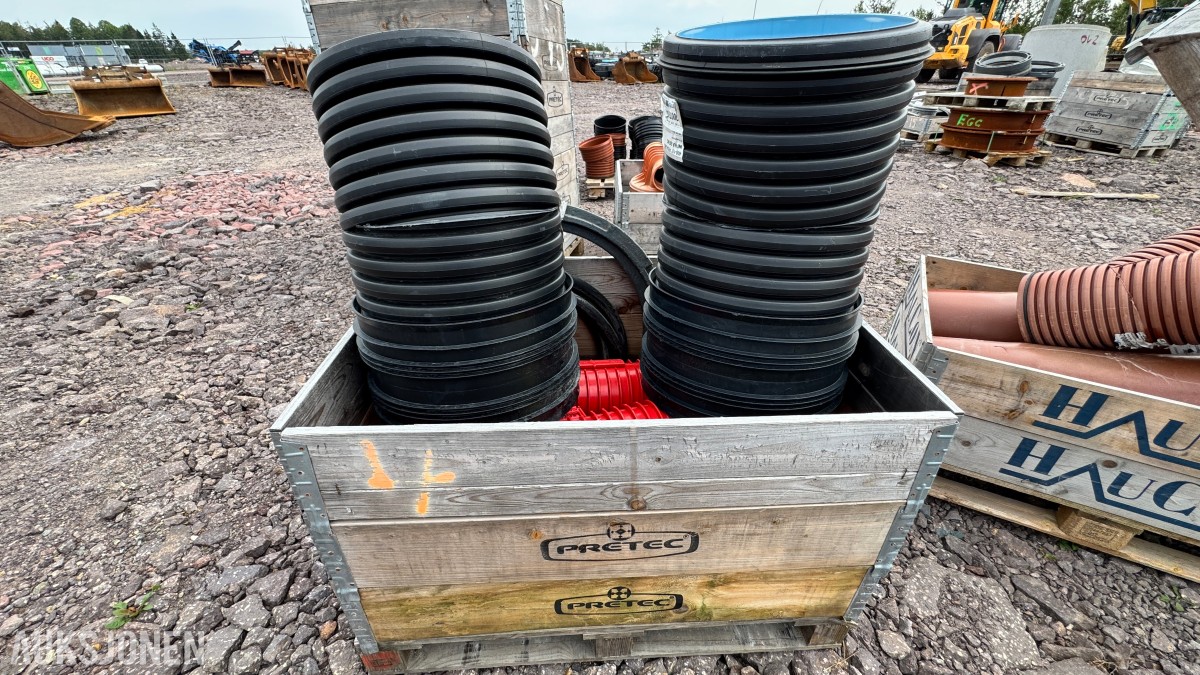 31 paller med diverse VA-plastdeler selges samlet