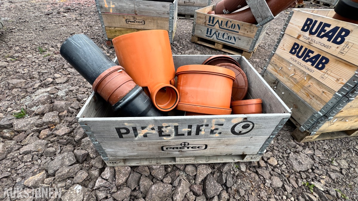 31 paller med diverse VA-plastdeler selges samlet