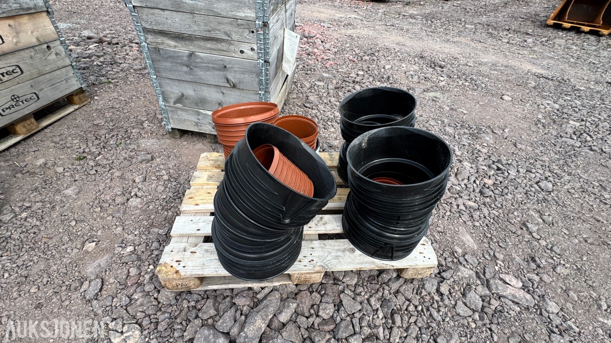 31 paller med diverse VA-plastdeler selges samlet