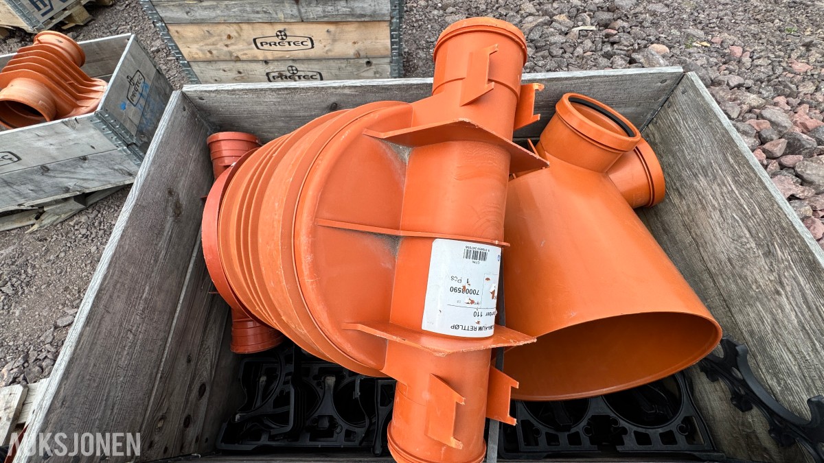 31 paller med diverse VA-plastdeler selges samlet