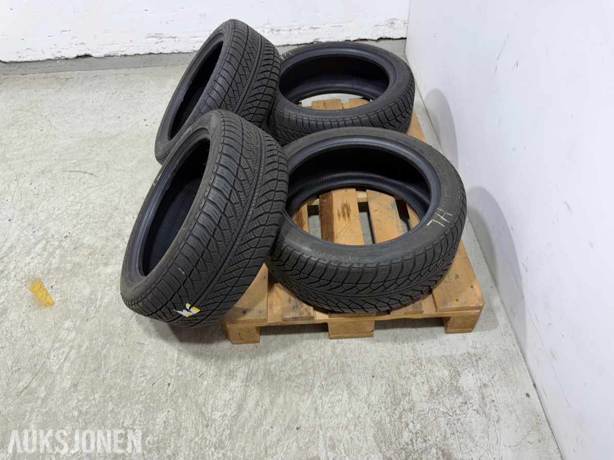4 stk Goodyear UltraGrip 8 Performance 245/45R18 Vinterdekk