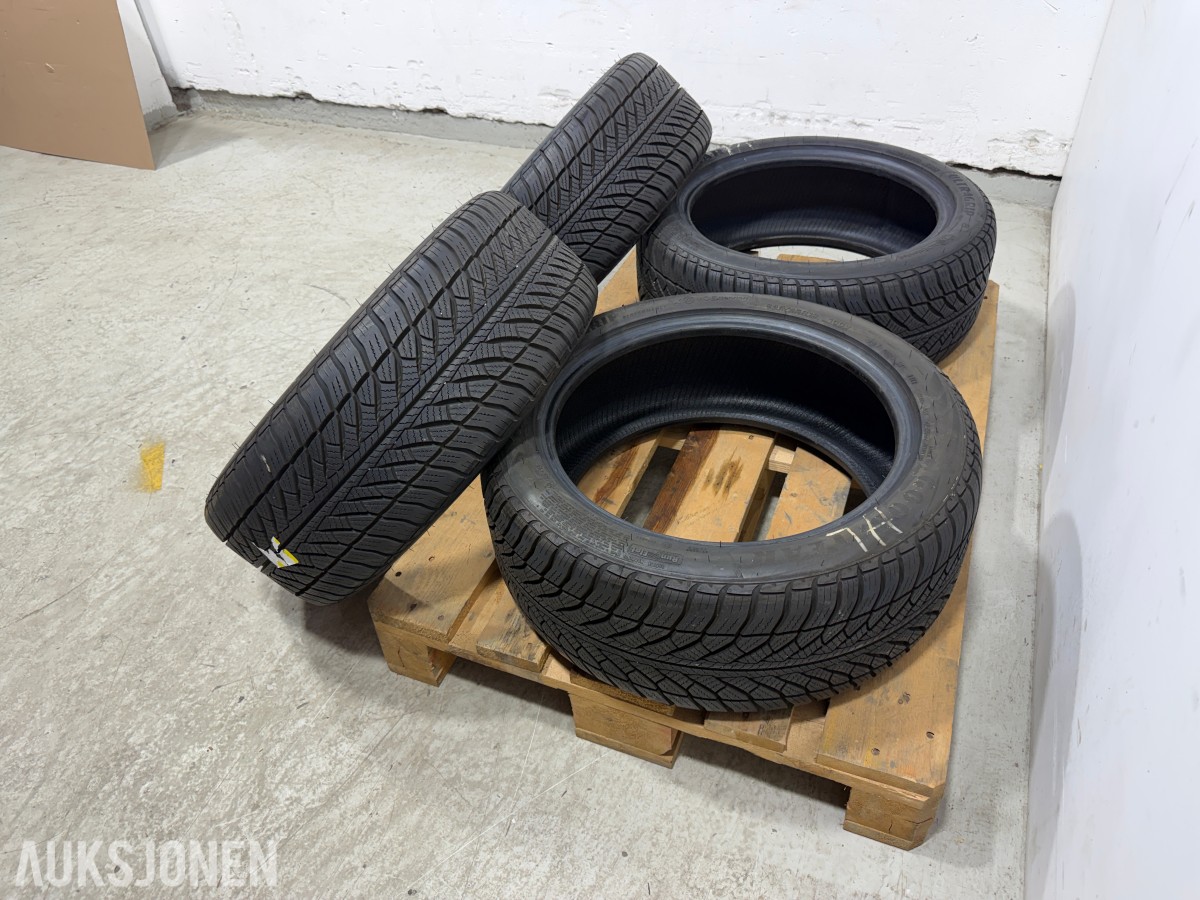 4 stk Goodyear UltraGrip 8 Performance 245/45R18 Vinterdekk