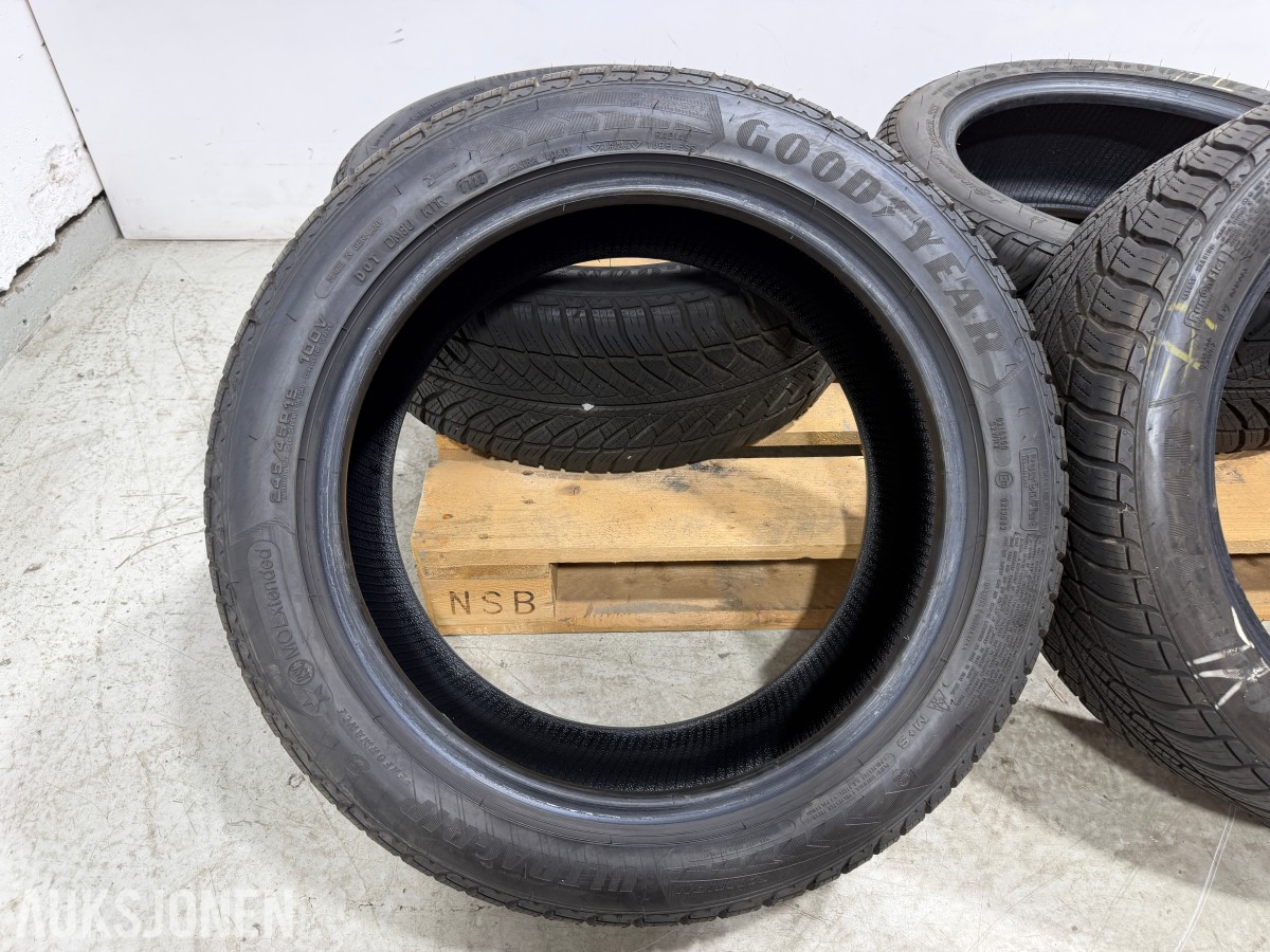 4 stk Goodyear UltraGrip 8 Performance 245/45R18 Vinterdekk