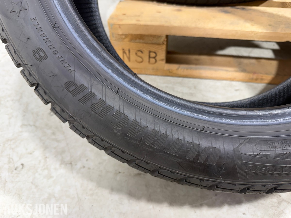 4 stk Goodyear UltraGrip 8 Performance 245/45R18 Vinterdekk