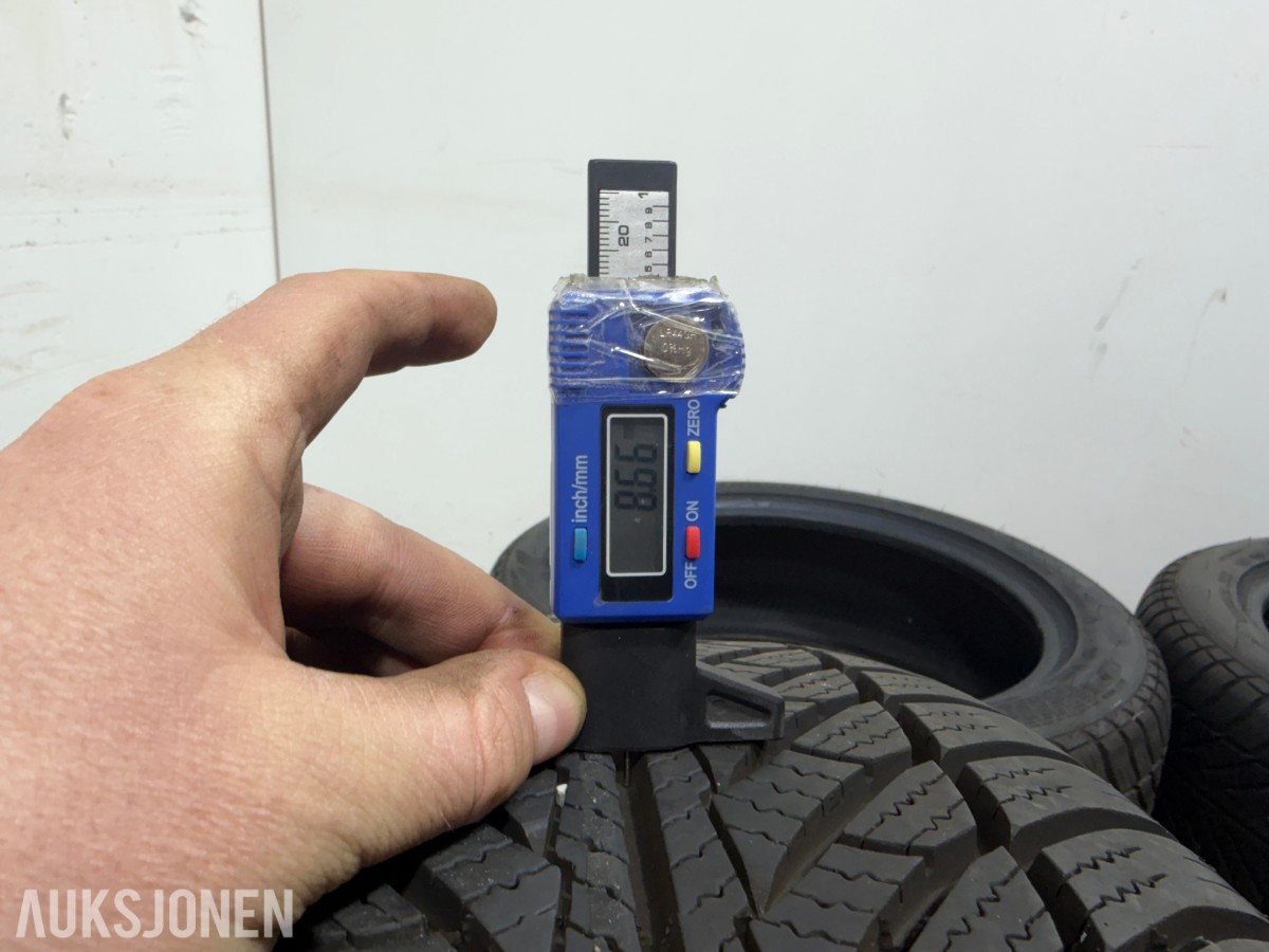 4 stk Goodyear UltraGrip 8 Performance 245/45R18 Vinterdekk