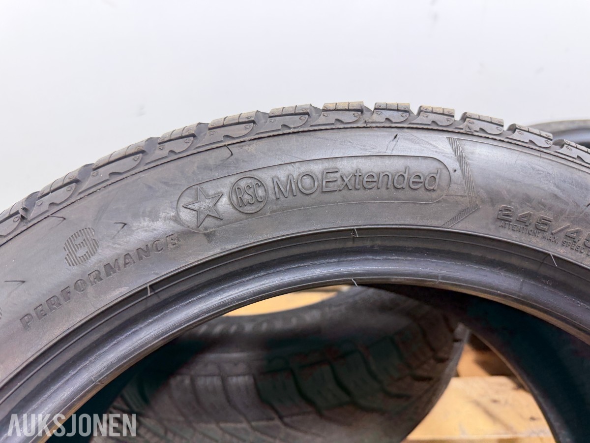 4 stk Goodyear UltraGrip 8 Performance 245/45R18 Vinterdekk