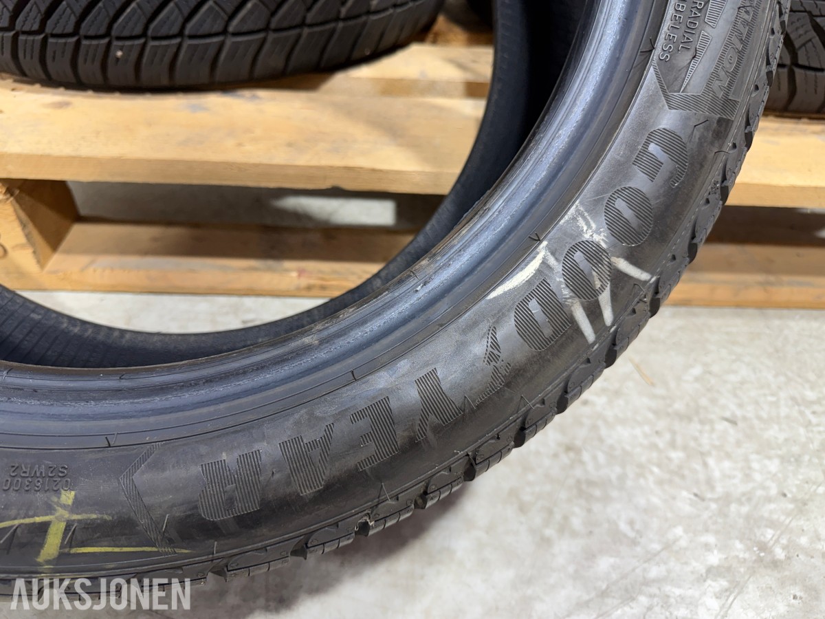 4 stk Goodyear UltraGrip 8 Performance 245/45R18 Vinterdekk