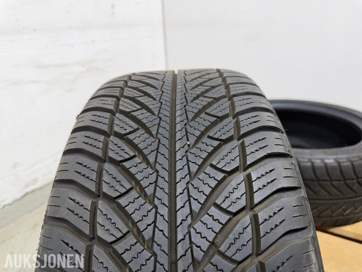 4 stk Goodyear UltraGrip 8 Performance 245/45R18 Vinterdekk