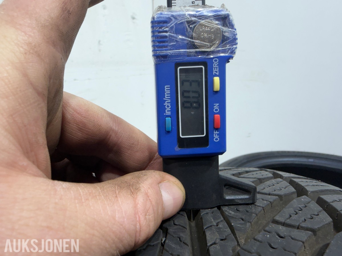 4 stk Goodyear UltraGrip 8 Performance 245/45R18 Vinterdekk