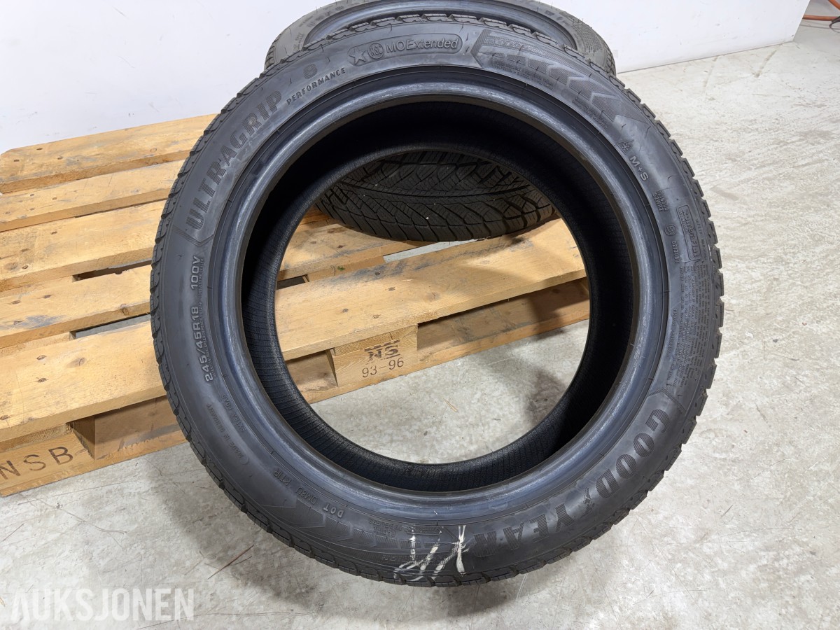 4 stk Goodyear UltraGrip 8 Performance 245/45R18 Vinterdekk